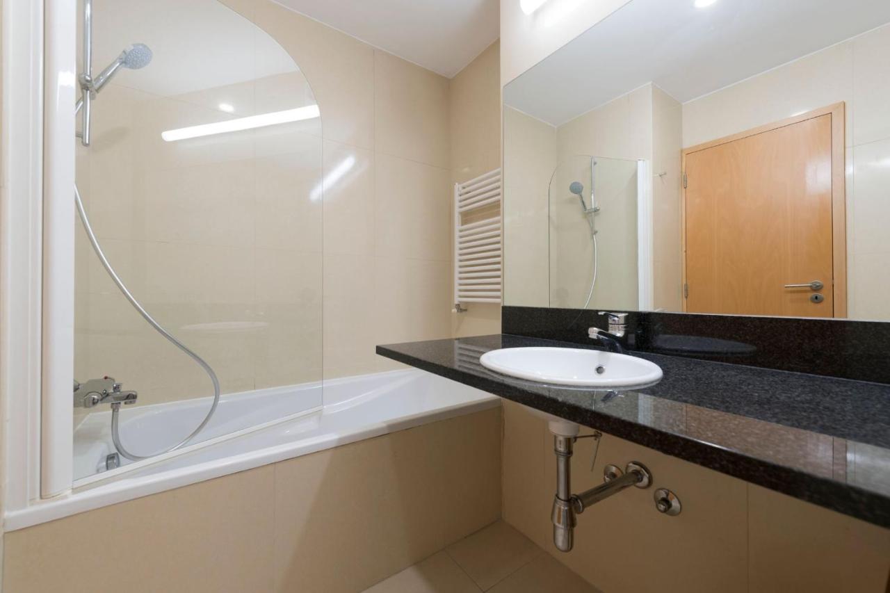 Lovelystay - Oporto Beach Apartment With 2 Free Parking Spots Matosinhos  Kültér fotó