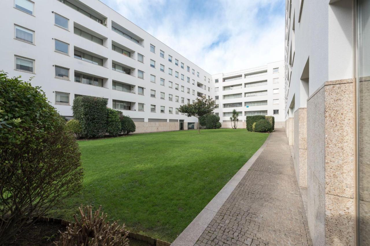 Lovelystay - Oporto Beach Apartment With 2 Free Parking Spots Matosinhos  Kültér fotó