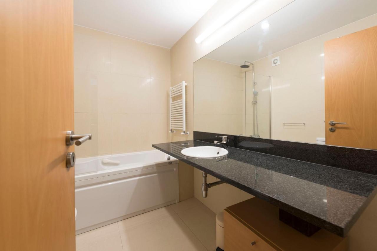 Lovelystay - Oporto Beach Apartment With 2 Free Parking Spots Matosinhos  Kültér fotó